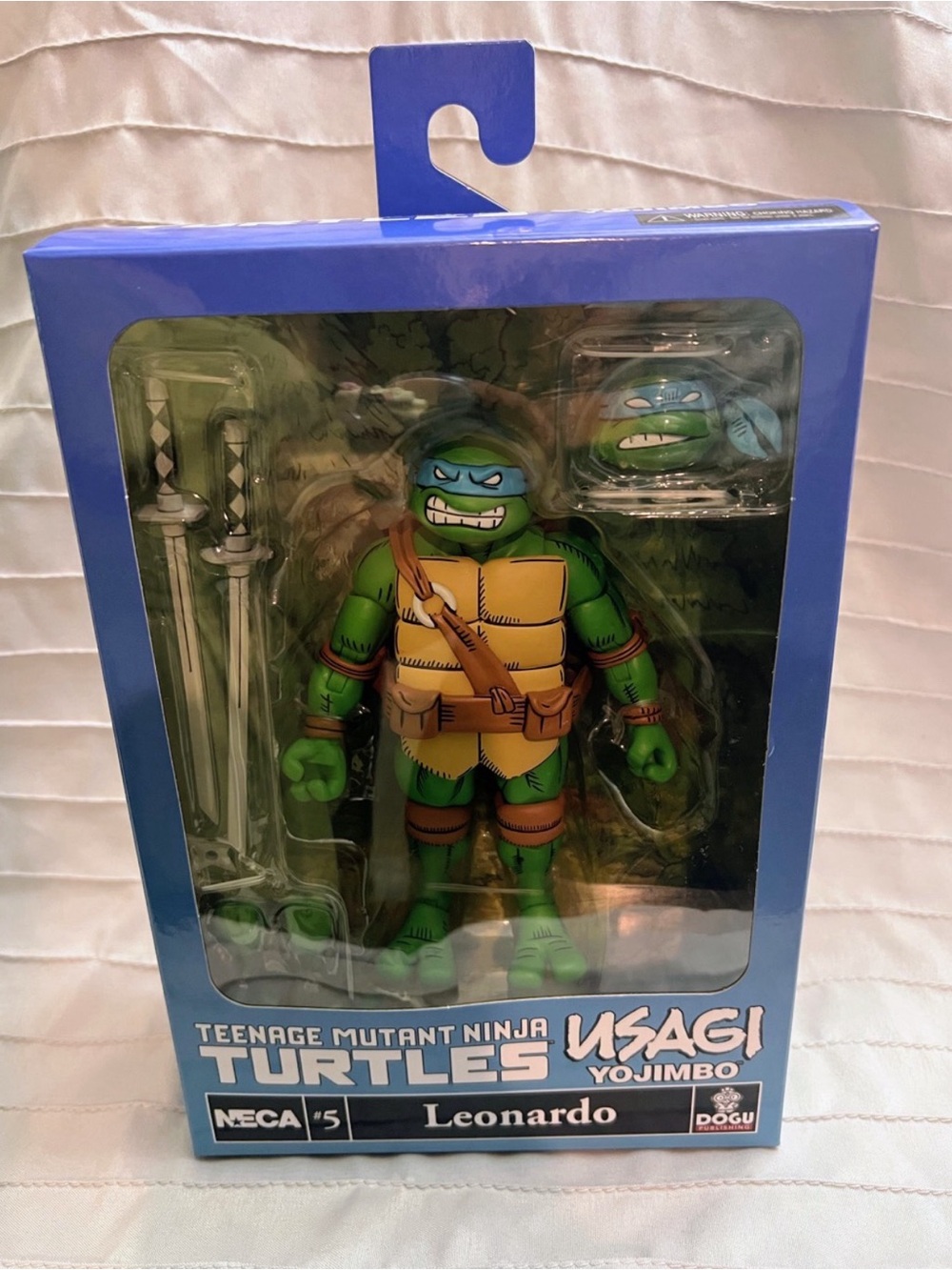 NECA- Teenage Mutant Ninja Turtles- Usagi Yojimbo Leonardo Action Figure 2025